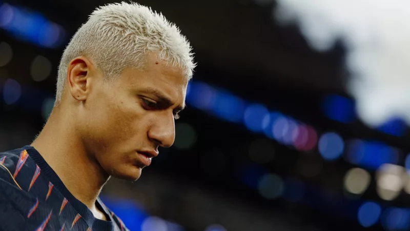 Kulisy nieudanego powrotu Richarlisona do Evertonu. Brazylijczyk może nie zagrać do stycznia
