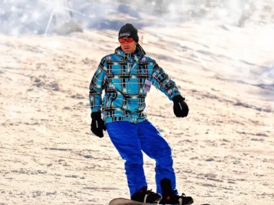 Dobierz deskę odpowiednią dla siebie - poradnik snowboardowy