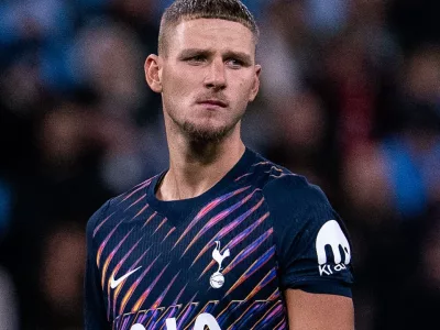 Donley trafia dla Luton, Moore z asystą w debiucie w Kolonii