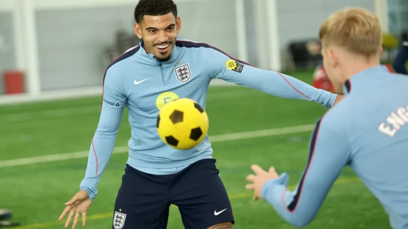 Forest chce zamknąć temat Gibbsa-White'a nową umową. Tottenham wciąż obserwuje