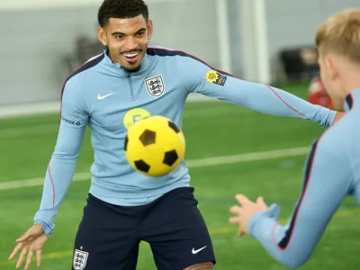 Forest chce zamknąć temat Gibbsa-White'a nową umową. Tottenham wciąż obserwuje