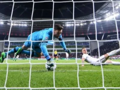 Lloris ratuje punkt